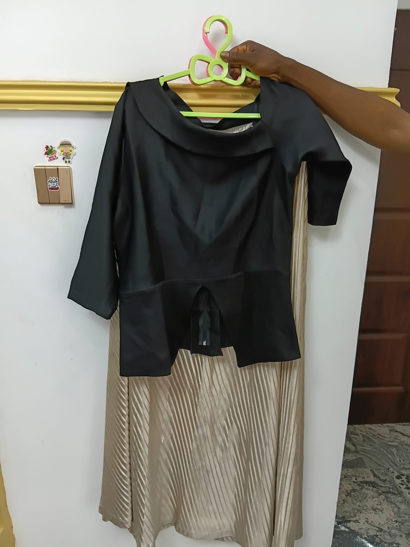 A blouse,a skirt and a gown